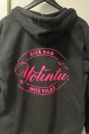 Huppari "SITÄ SAA MITÄ TILAA" musta pinkillä tekstillä