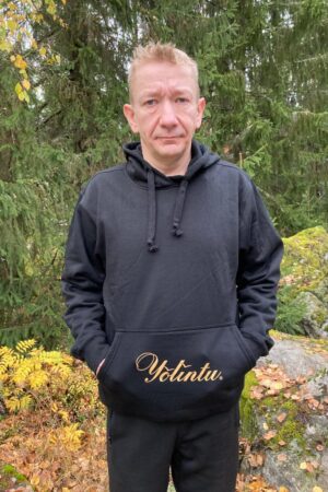 HUPPARI musta, ilman vetoketjua "SITÄ SAA MITÄ TILAA" kultainen teksit