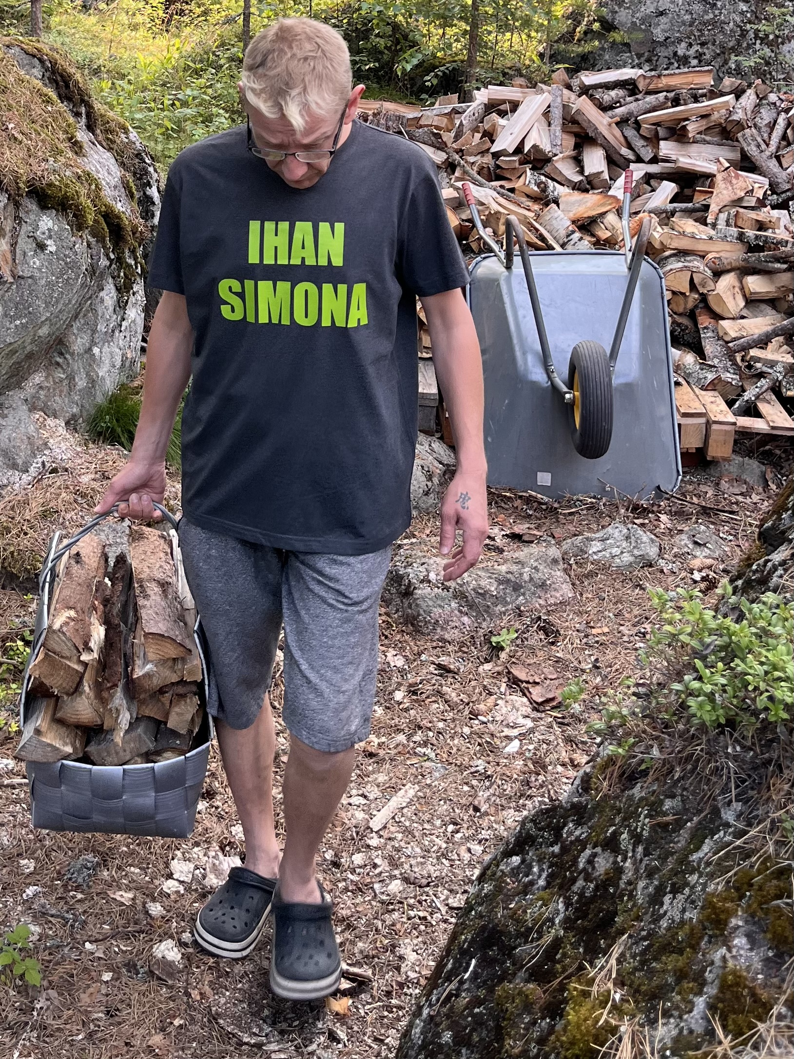 T-paita "IHAN SIMONA" tummanharmaa